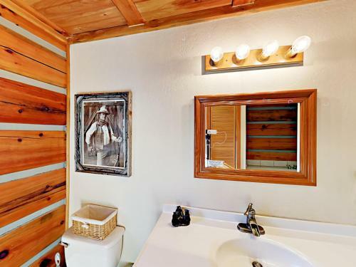 137 Panhandle Rd Cabin