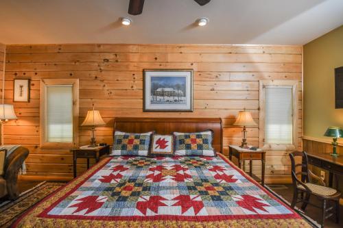 Boulder House Six-bedroom Holiday Home