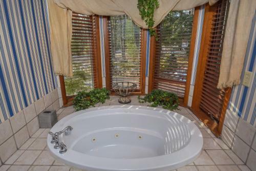 Eagle's Landing Five-bedroom Holiday Home
