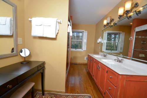 Welcome View Point Five-bedroom Holiday Home