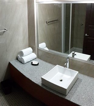 Hotel Express Inn Coronado & Camping