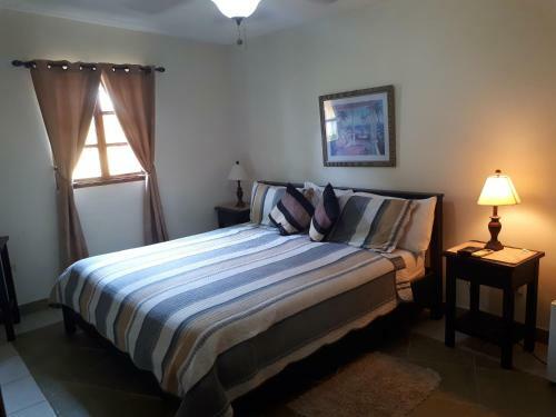 Hibiscus House Bed And Breakfast