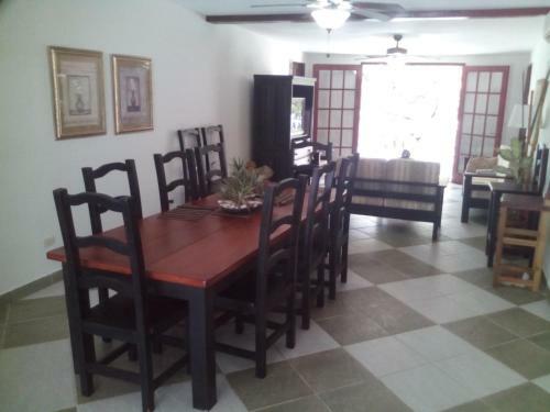 Hibiscus House Bed And Breakfast
