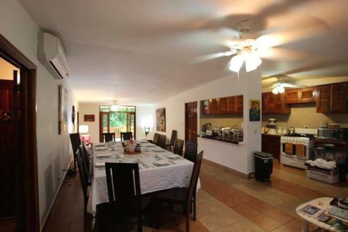 Bed & Breakfast Contadora Island Inn