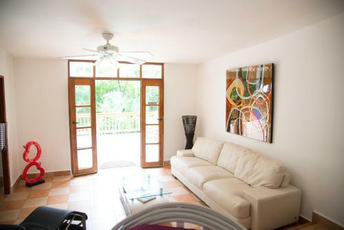 Bed & Breakfast Contadora Island Inn