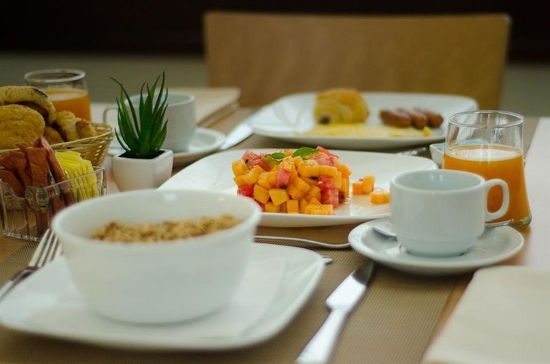 Weston Suites Hotel