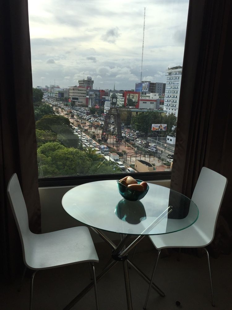 Weston Suites Hotel