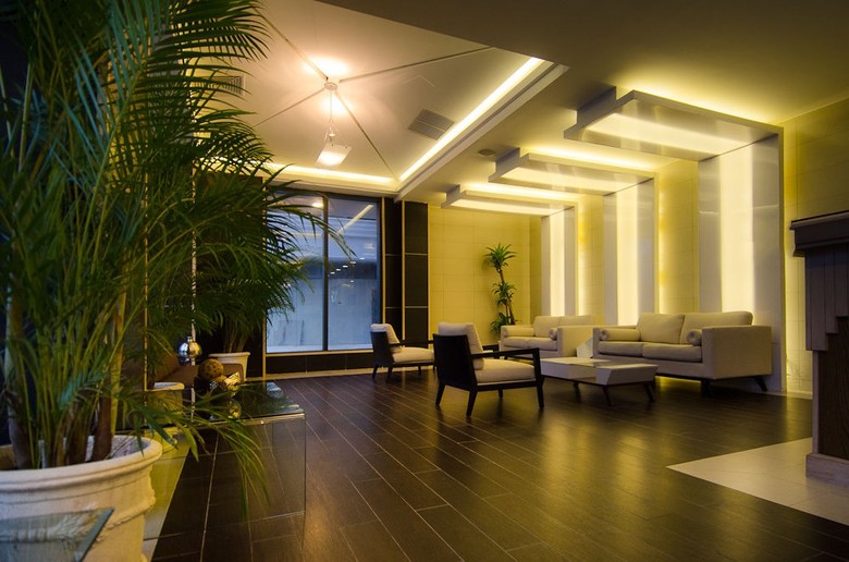 Weston Suites Hotel