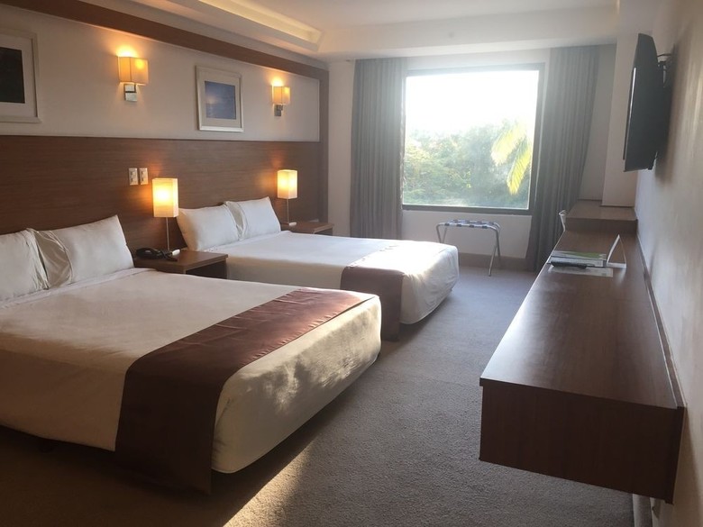 Weston Suites Hotel