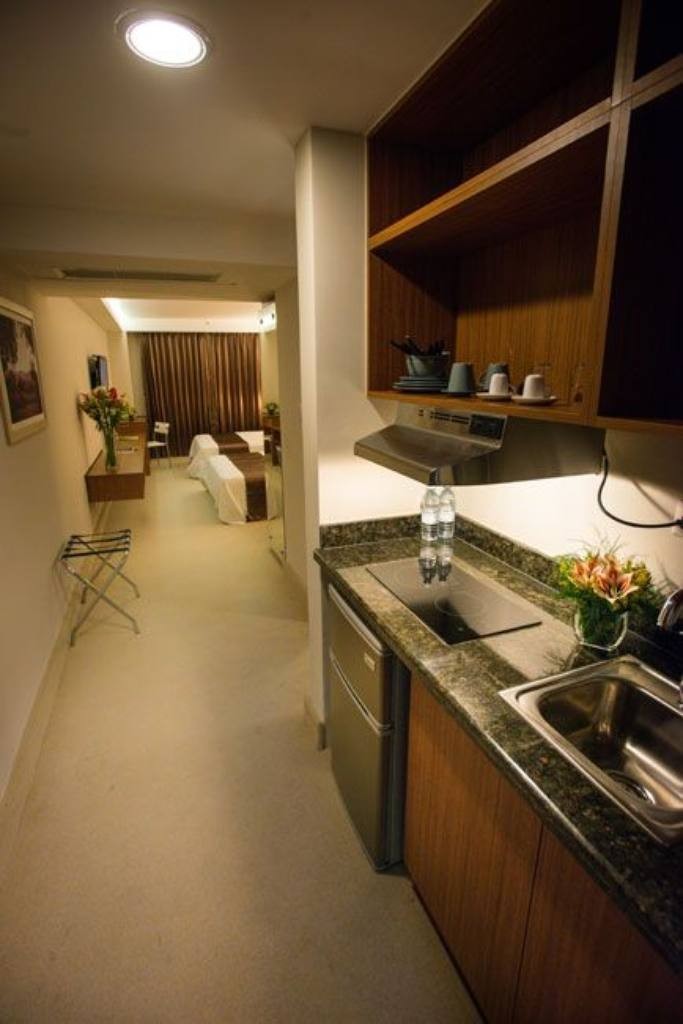Weston Suites Hotel