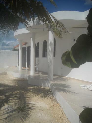 Hostal Guest House Villa La Isla B&B