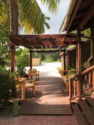 Lodge Green Parrot Beach Houses And Resort