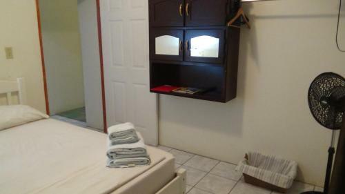 Hostal Hacienda Tropical Guest House