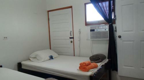 Hostal Hacienda Tropical Guest House