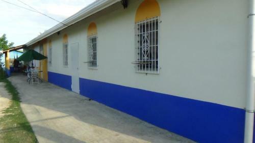 Hostal Hacienda Tropical Guest House