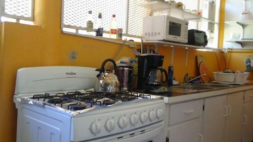 Hostal Hacienda Tropical Guest House