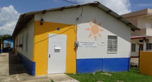 Hostal Hacienda Tropical Guest House