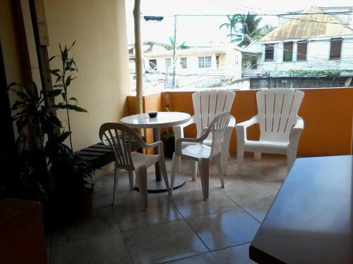 Hostal Bella Sombra Guest House Downtown