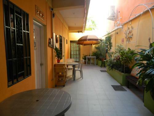 Hostal Bella Sombra Guest House Downtown