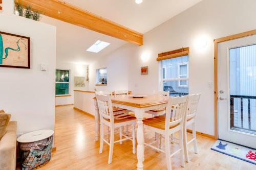 Modern Manzanita Retreat
