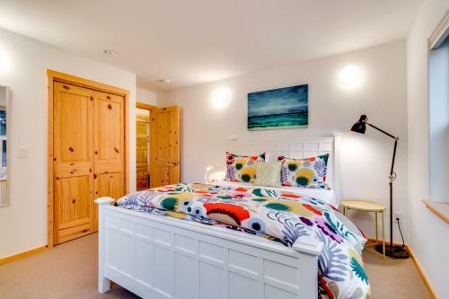 Modern Manzanita Retreat