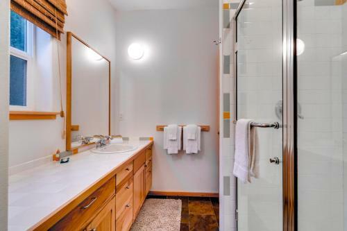 Modern Manzanita Retreat