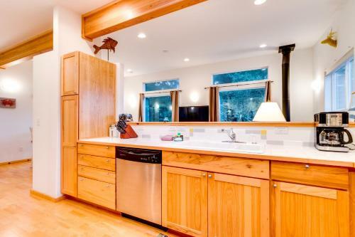 Modern Manzanita Retreat