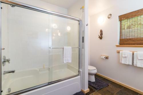 Modern Manzanita Retreat