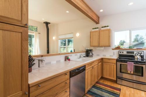 Modern Manzanita Retreat