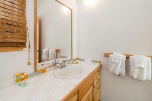 Modern Manzanita Retreat