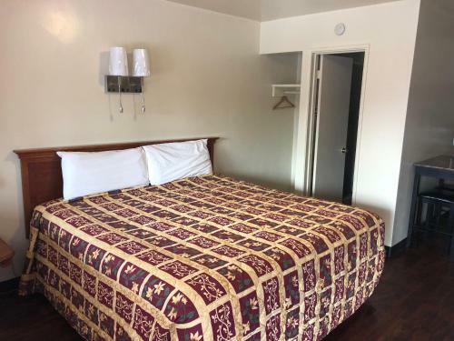 Mount-n-lake Motel