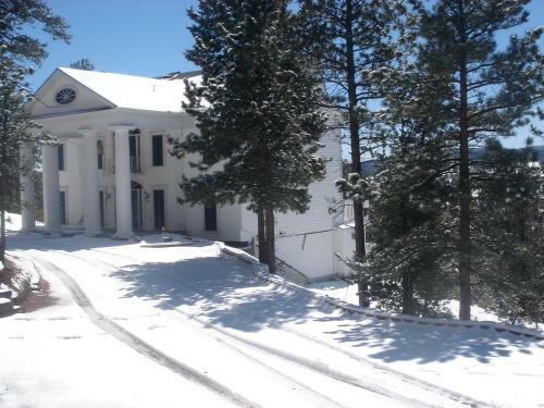 Pikes Peak Paradise Bed And Breakfast
