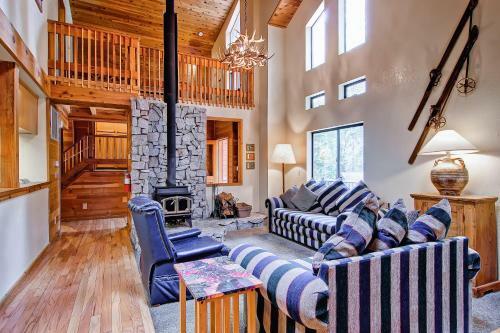 Yosemite Crossroads - 3br/2ba Home