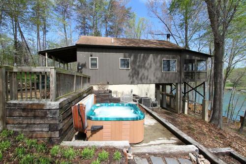 Villa Lakeside Cabin