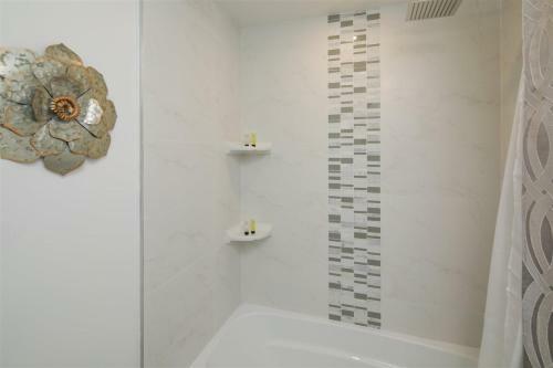 16734 Hemingway