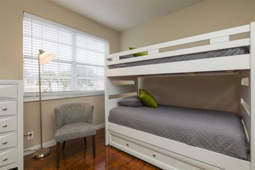 16734 Hemingway