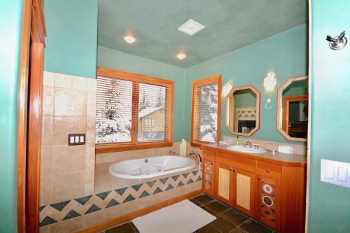Highland Huckleberry Lodge Home