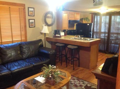 Qualla Cabins And Motel
