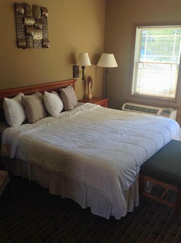 Qualla Cabins And Motel