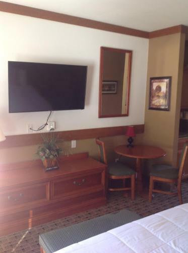 Qualla Cabins And Motel