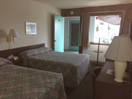 Crystal Sands Motel