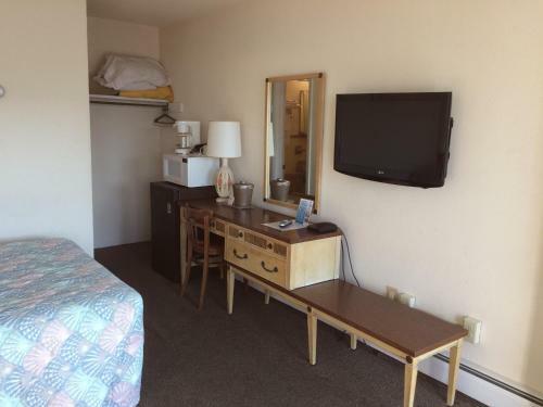 Crystal Sands Motel