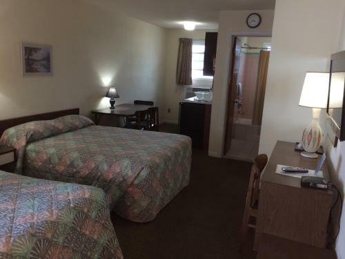 Crystal Sands Motel
