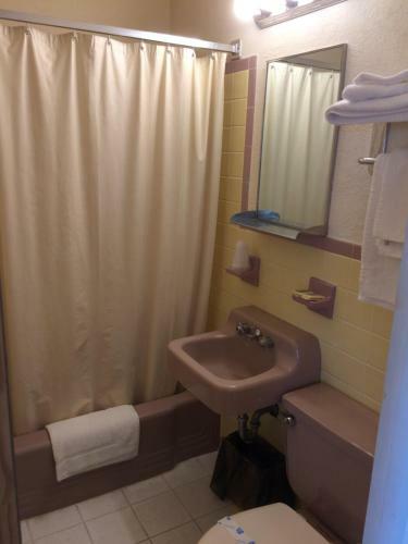 Crystal Sands Motel