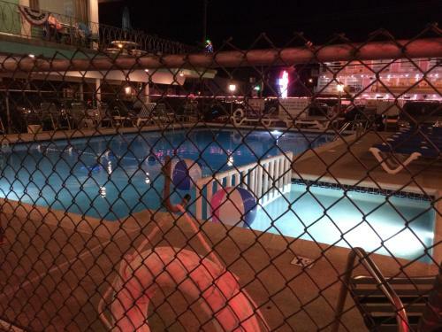 Crystal Sands Motel