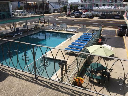 Crystal Sands Motel