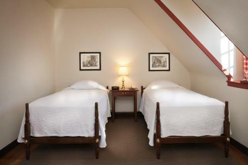 Colonial Houses - A Colonial Williamsburg Hotel