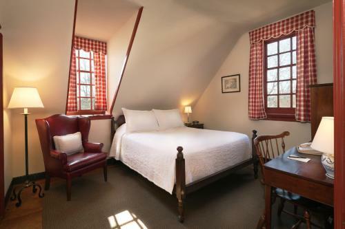 Colonial Houses - A Colonial Williamsburg Hotel