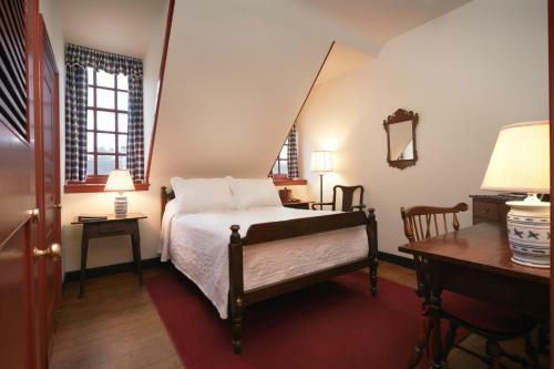 Colonial Houses - A Colonial Williamsburg Hotel