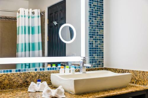Hotel Margaritaville Beach Resort Playa Flamingo